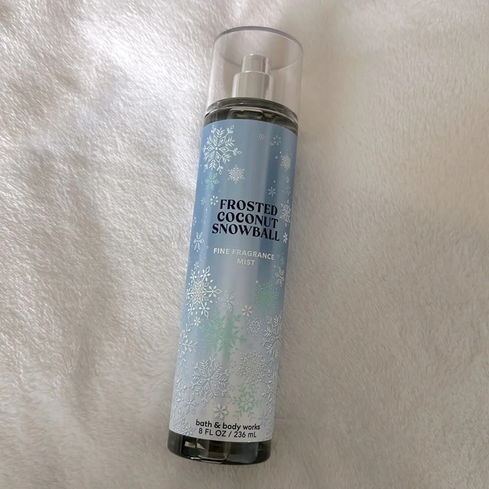 Bath and Bodyworks Fine Fragrance Mist - Frosted Coconut Snowball 🥥❄️